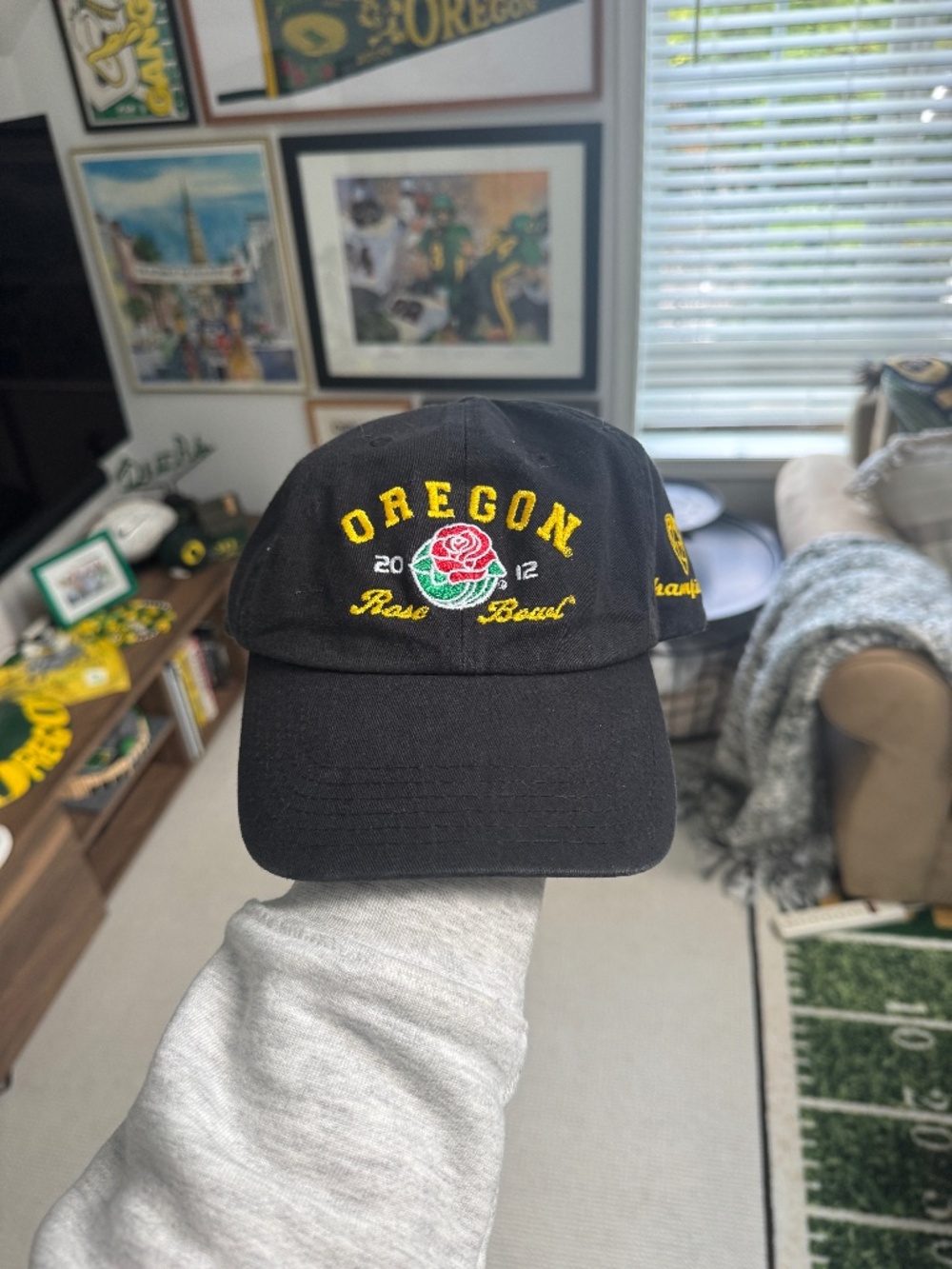 *VINTAGE & RARE* Oregon Ducks 2012 Rose Bowl Strapback in Black